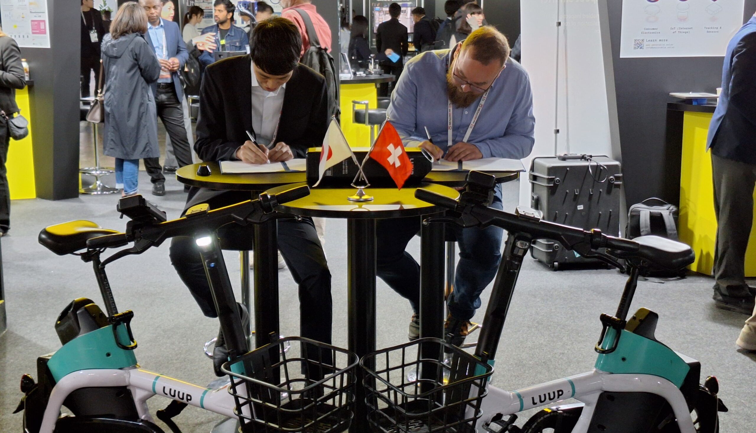 Evolium x Luup Alexandre Staub, CEO of Evolium, and Ryotaro Makita from Luup, signing the memorandum of understanding.